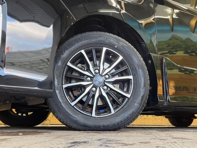 TOYOTA VOXY 2017 Image 31