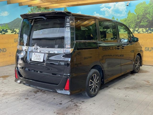 TOYOTA VOXY 2017 Image 31