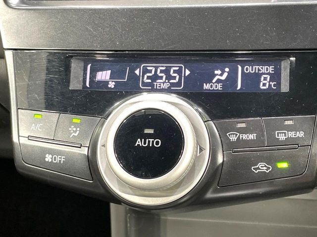 TOYOTA PRIUS ALPHA 2012 Image 31