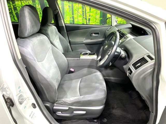 TOYOTA PRIUS ALPHA 2012 Image 31