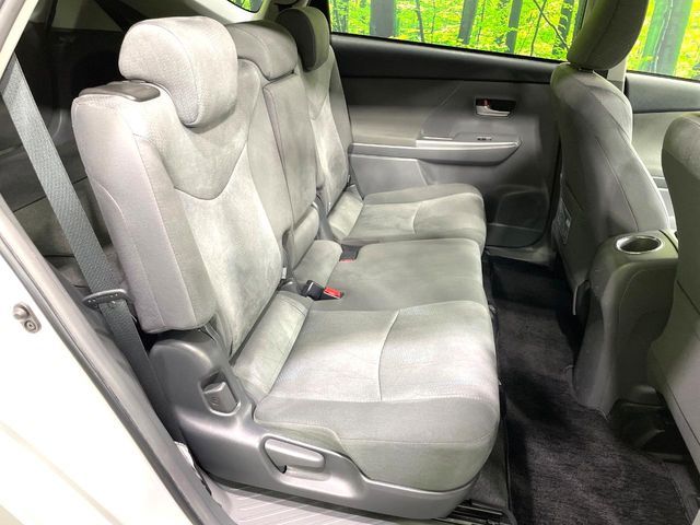 TOYOTA PRIUS ALPHA 2012 Image 31