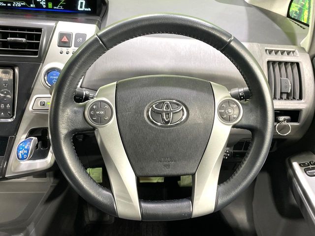 TOYOTA PRIUS ALPHA 2012 Image 31
