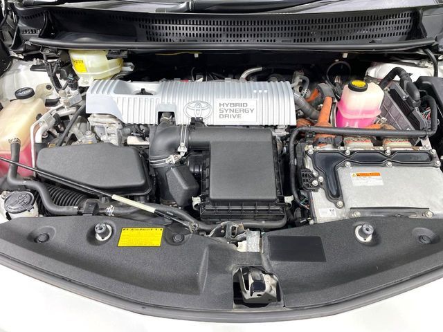 TOYOTA PRIUS ALPHA 2012 Image 31