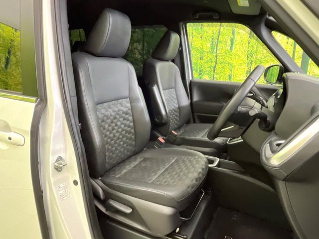 TOYOTA VOXY HYBRID 4WD 2022 Image 31