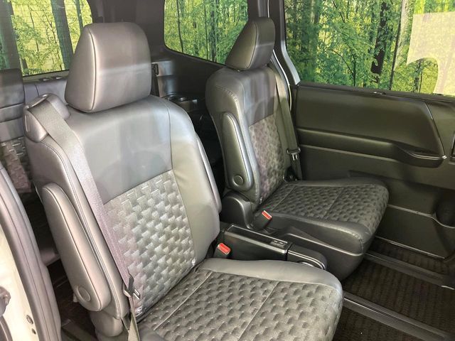 TOYOTA VOXY HYBRID 4WD 2022 Image 31