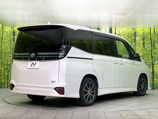 TOYOTA VOXY HYBRID 4WD 2022 Image 31