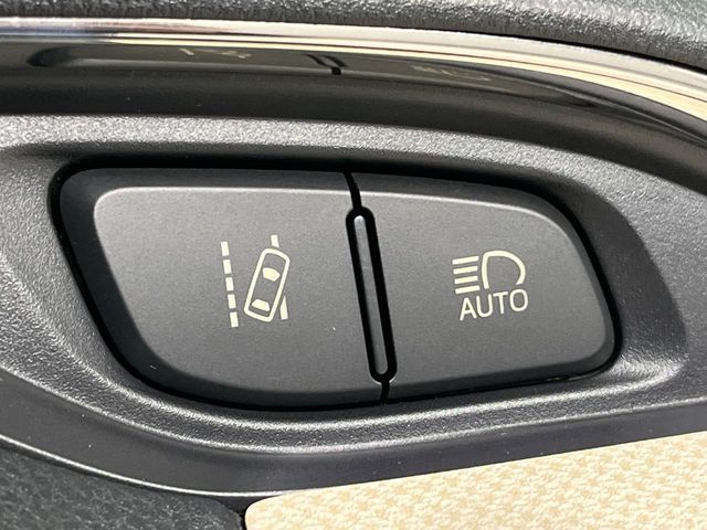 TOYOTA VITZ 2015 Image 31