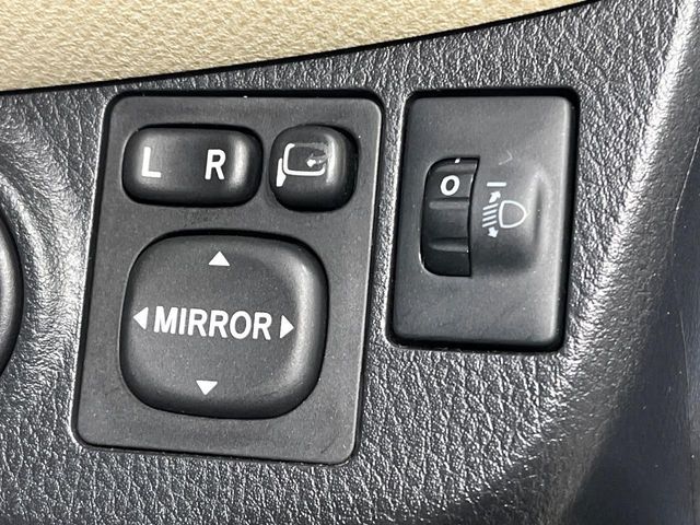 TOYOTA VITZ 2015 Image 31