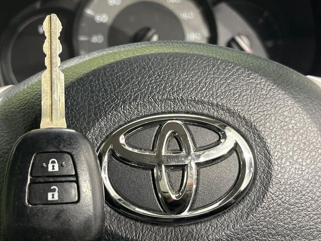 TOYOTA VITZ 2015 Image 31
