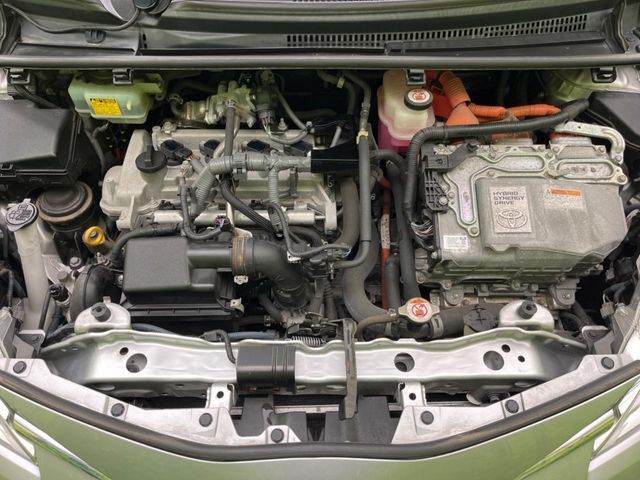 TOYOTA VITZ HYBRID 2017 Image 31