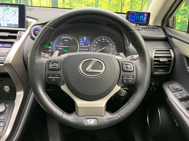 TOYOTA LEXUS NX300H 2016 Image 31