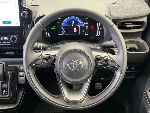 TOYOTA SIENTA HYBRID 2025 Image 31