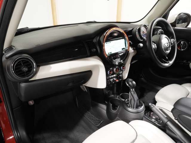 BMW MINI COOPER SD 5 2017 Image 31