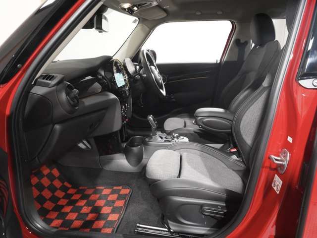 BMW MINI COOPER SD 5DOOR 2023 Image 31