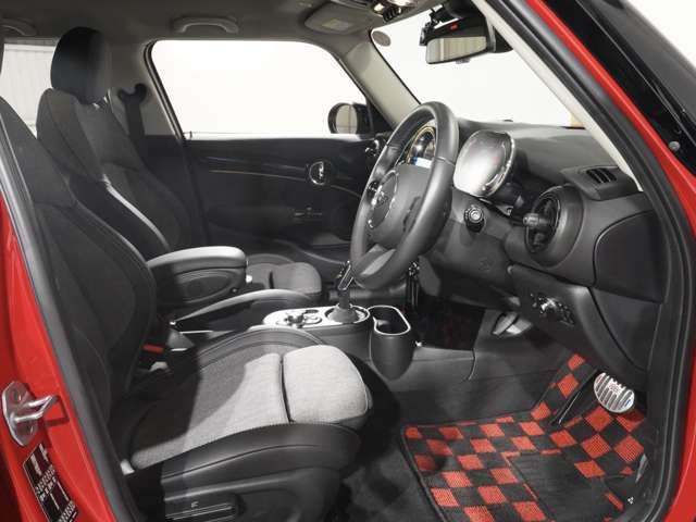 BMW MINI COOPER SD 5DOOR 2023 Image 31