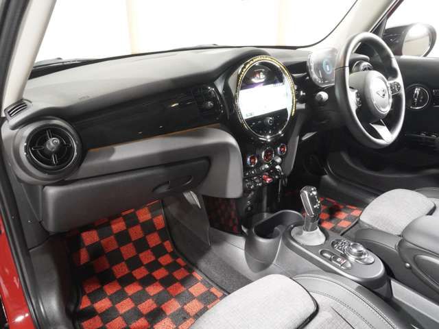 BMW MINI COOPER SD 5DOOR 2023 Image 31