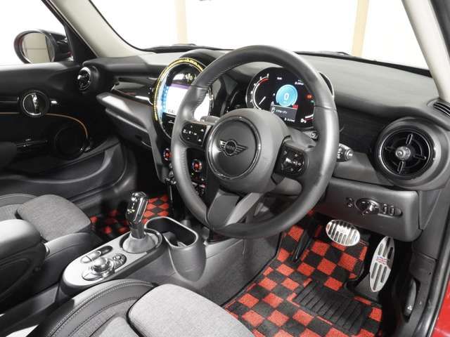 BMW MINI COOPER SD 5DOOR 2023 Image 31