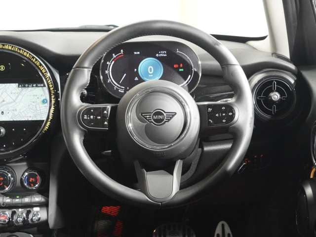 BMW MINI COOPER SD 5DOOR 2023 Image 31