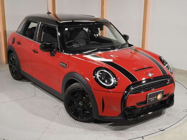 BMW MINI COOPER SD 5DOOR 2023 Image 31