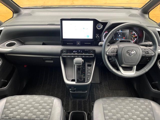 TOYOTA VOXY 2022 Image 31