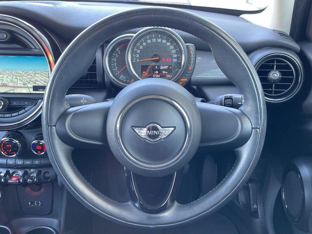 BMW MINI COOPER 5DOO 2017 Image 31