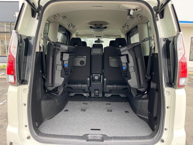 NISSAN SERENA  S-HYBRID 2017 Image 31