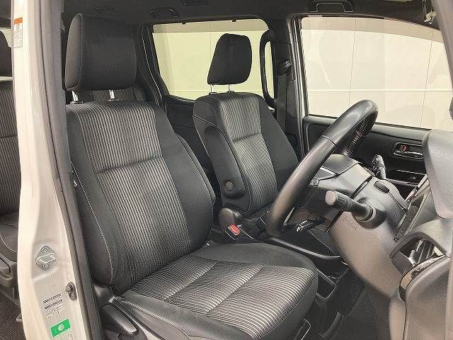 TOYOTA VOXY HYBRID 2019 Image 31