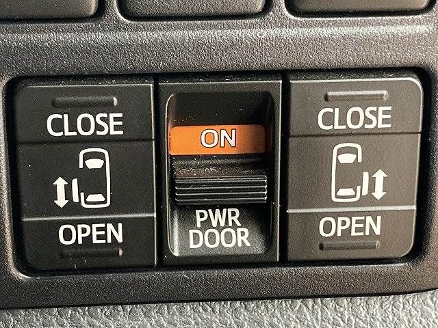 TOYOTA VOXY HYBRID 2019 Image 31