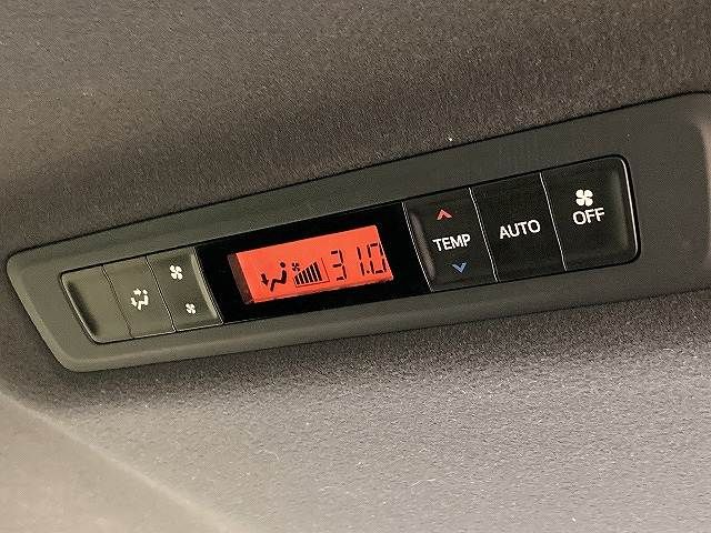 TOYOTA VOXY HYBRID 2019 Image 31