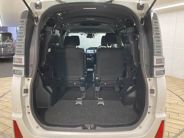 TOYOTA VOXY HYBRID 2019 Image 31