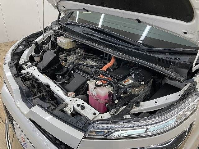 TOYOTA VOXY HYBRID 2019 Image 31