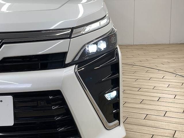 TOYOTA VOXY HYBRID 2019 Image 31