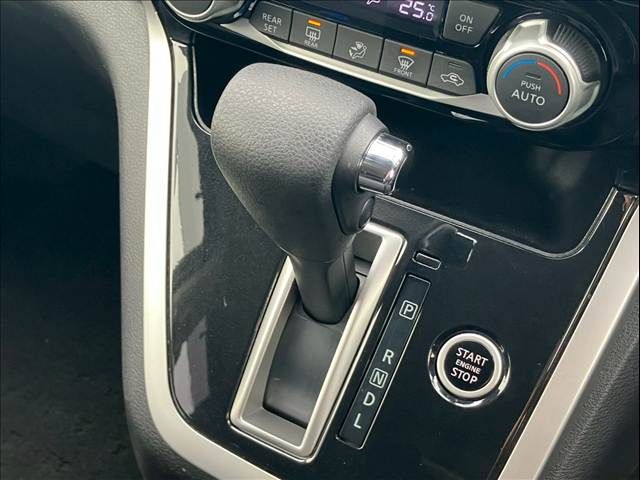 NISSAN SERENA  S-HYBRID 2018 Image 31