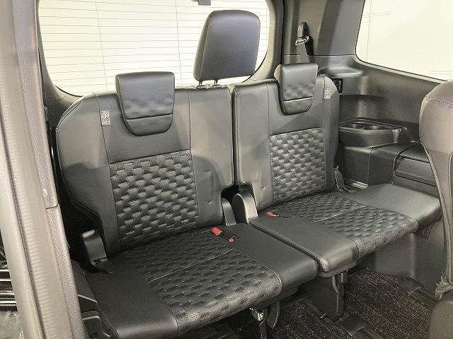 TOYOTA VOXY 2022 Image 31