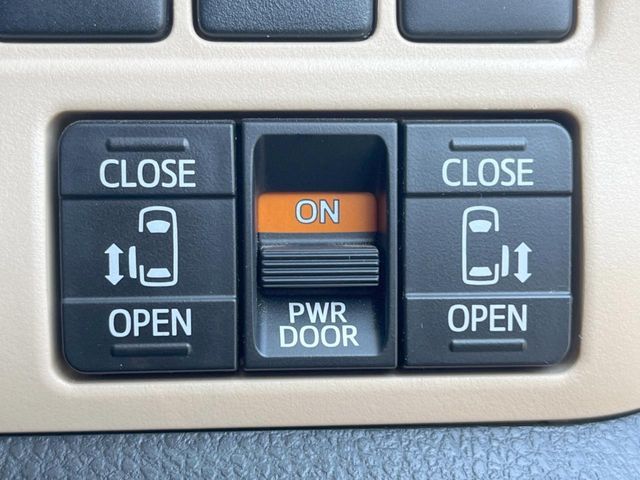 TOYOTA NOAH HYBRID 2014 Image 31