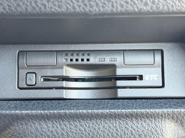 TOYOTA NOAH HYBRID 2014 Image 31