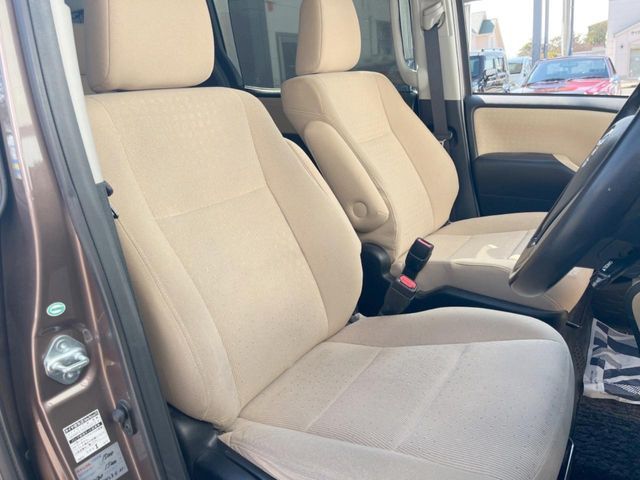 TOYOTA NOAH HYBRID 2014 Image 31