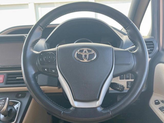 TOYOTA NOAH HYBRID 2014 Image 31