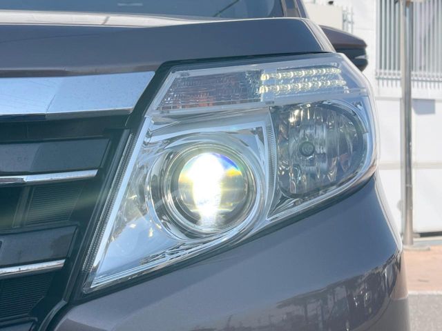 TOYOTA NOAH HYBRID 2014 Image 31
