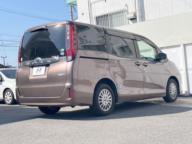 TOYOTA NOAH HYBRID 2014 Image 31