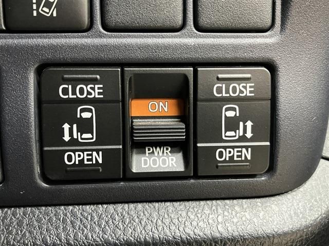 TOYOTA VOXY 2017 Image 31