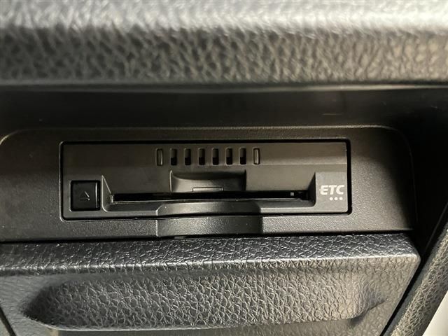 TOYOTA VOXY 2017 Image 31