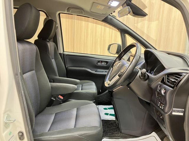 TOYOTA VOXY 2017 Image 31