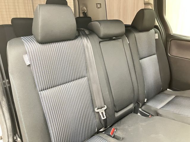 TOYOTA VOXY 2017 Image 31