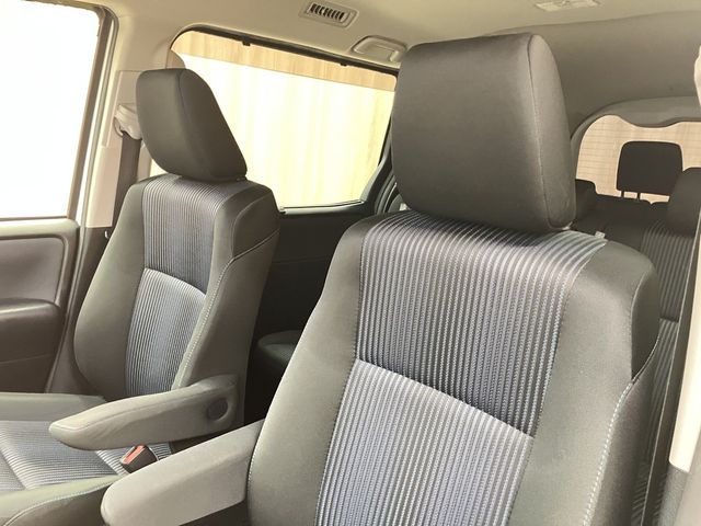 TOYOTA VOXY 2017 Image 31