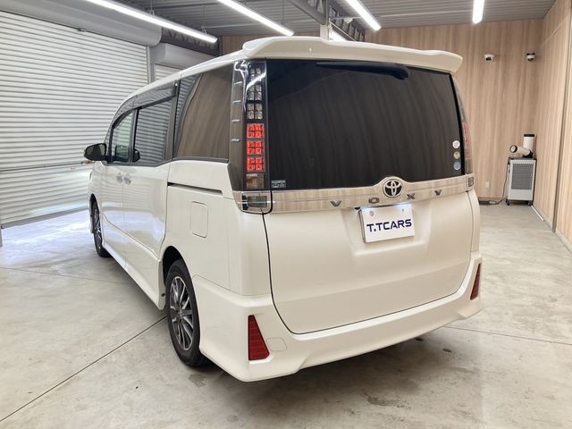 TOYOTA VOXY 2017 Image 31