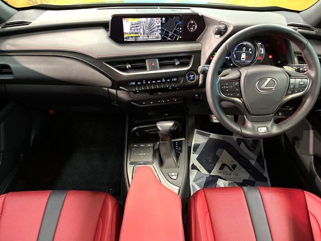 TOYOTA LEXUS UX250H 2021 Image 31