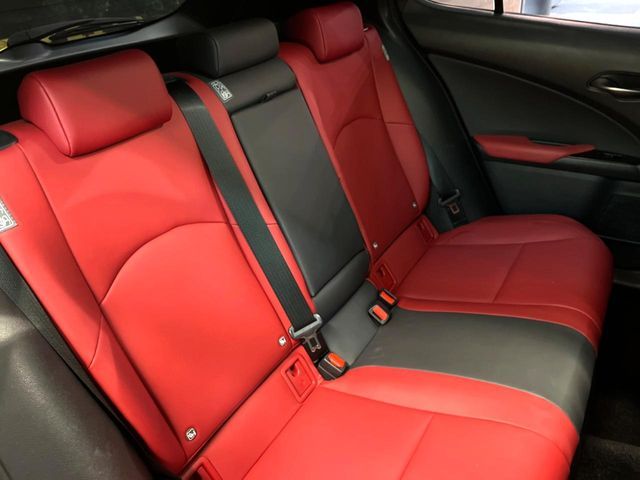 TOYOTA LEXUS UX250H 2021 Image 31