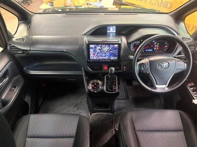 TOYOTA VOXY 2017 Image 31