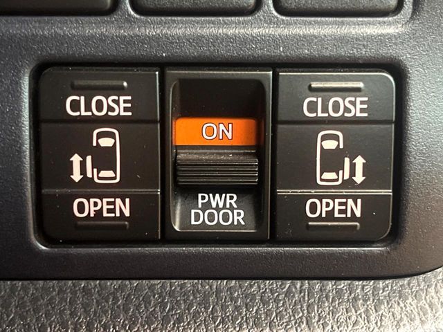 TOYOTA VOXY 2017 Image 31